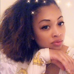 Meet your Posher, Monique